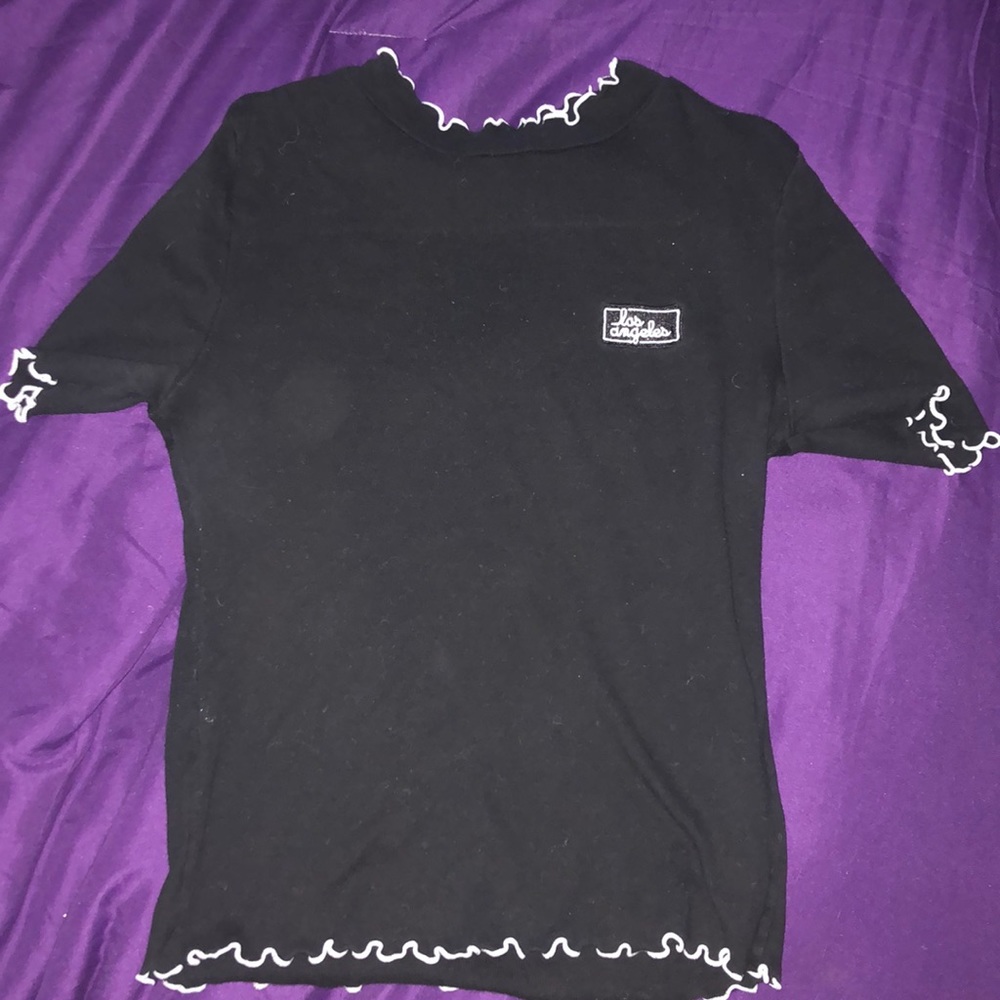 Black cropped t shirt with lettuce hem